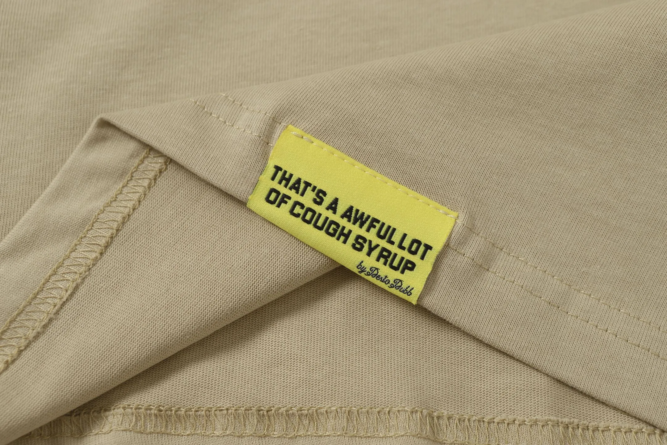 #Khaki color | THAT'S A AWFUL LOT OF COUGH SYRUP In Stock Real shot American simple trendy brand loose casual T-shirt Fabric (fabric): 32 counts Weight combed double yarn pure cotton Sizes (size): S-M L X L Color (colour): Khaki color